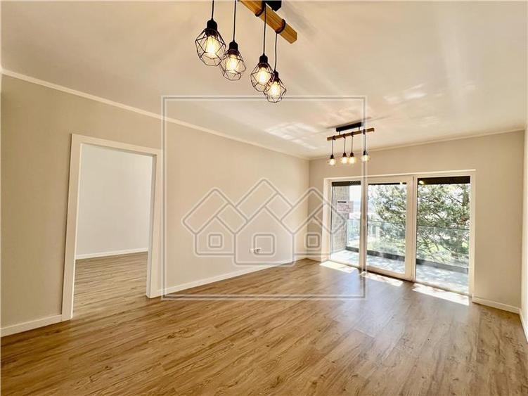 Apartament cu 3 camere nedecomandat în Exterior Vest