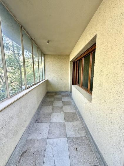 Apartament cu 4 camere decomandat în Kiseleff