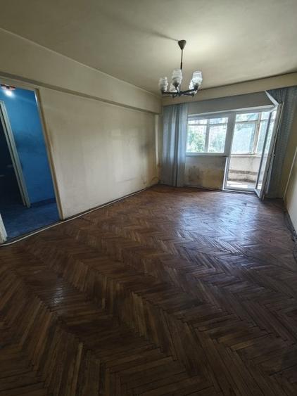 Apartament de vanzare, cu 3 camere spațios, etaj 1, zona Parcul Mara - 1