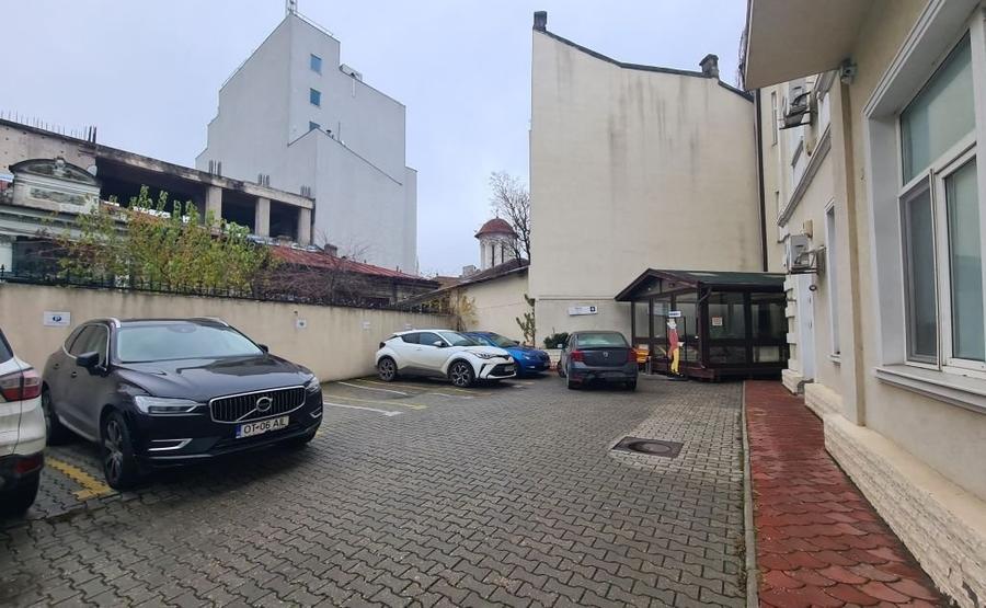 Birou, de 878 mp, în Universitate