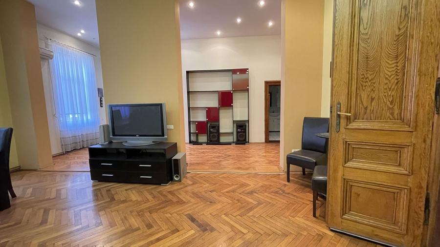 Apartament cu 4 camere decomandat, mobilat în Neptun