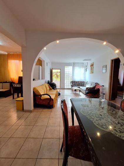 Casă cu 3 camere cu Teren 1600 Mp în Central