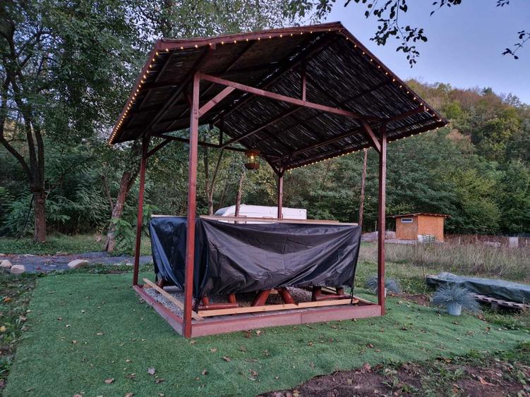 Teren cu constructii Cosmina de Sus - Foisor, baie, cabanuta si umbrar - 1