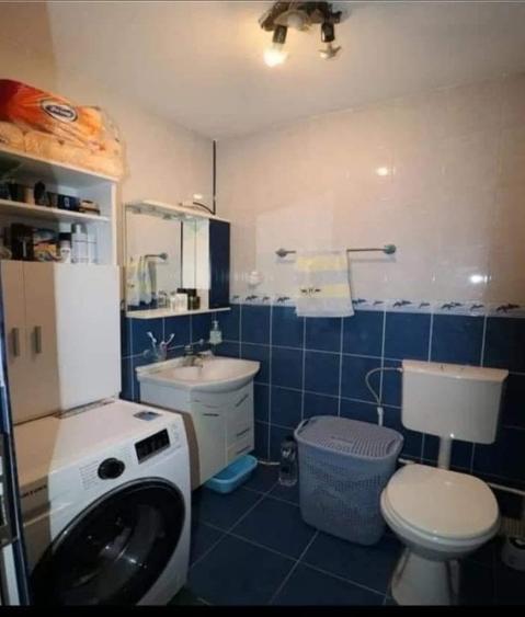 Apartament cu 4 camere, decomandat, zona Dacia - 7