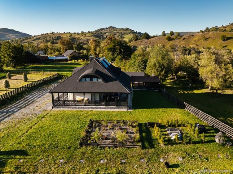 Casa de vacanta sau locuinta - 5 camere, 5 bai, 1300mp, langa Gura Humorului - 47