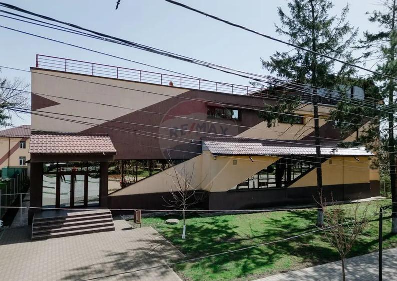 Spa?iu comercial de 1,460mp in zona Central - 8