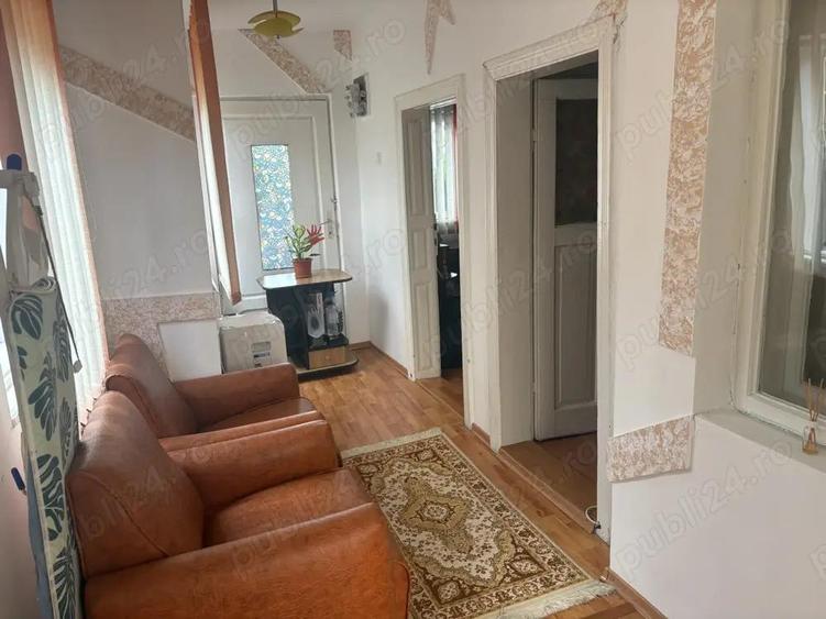 Vanzare casa cartier 23 August - 7