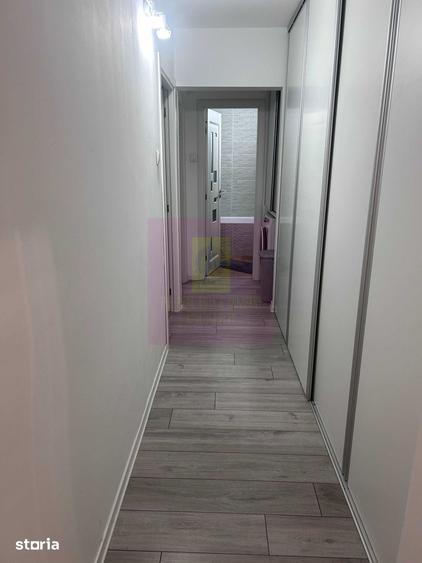 Apartament cu 3 camere decomandat în Titan