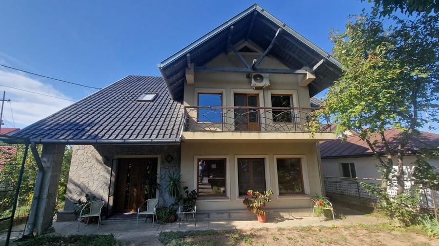 Casă individuală cu 6 camere cu Canalizare în Central