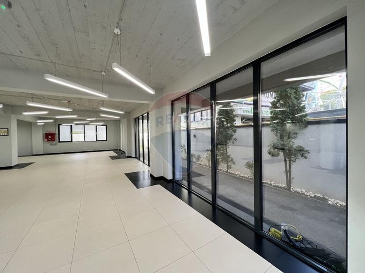 Spatiu comercial modern de inchiriat / 2 locuri de parcare - 1