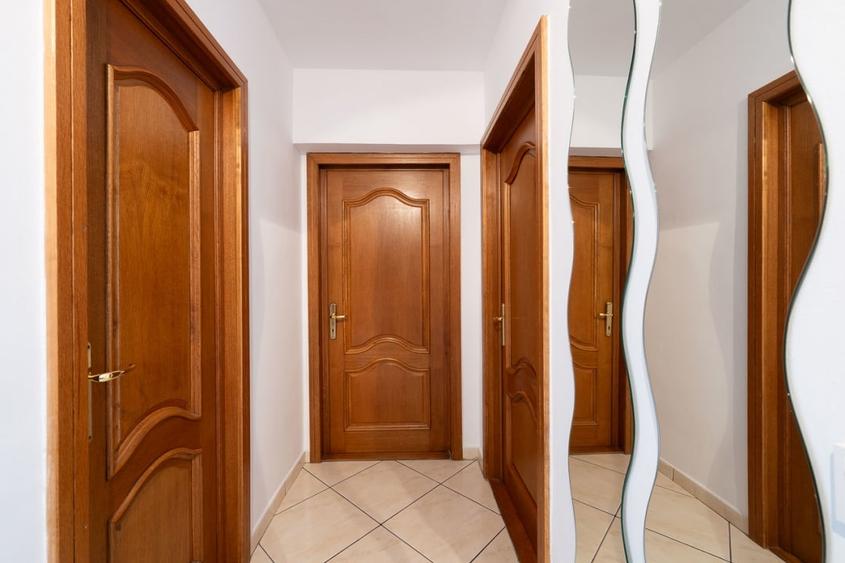 De investitit in apartament central -dormitor 35 mp,  vedere panoramica-Humor - 7