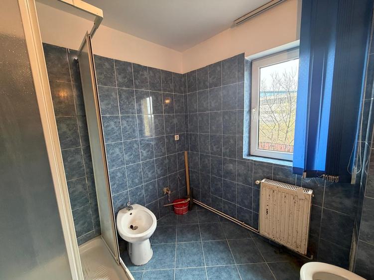 Vand apartament 3 camere - decomandat - etaj 1 - cartier Trei Stejari - 8