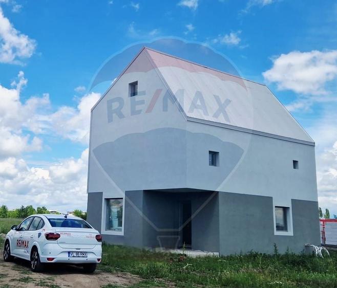 Casă / Vilă - 132,5 mp  , teren - 264 mp  / zona Cârcea - 2