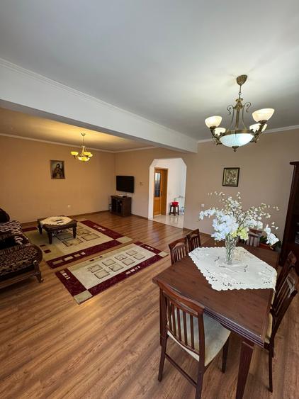 | Vila Pipera | 300 mp | Parcari | - 4