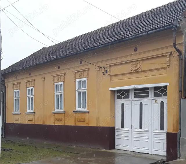 Vand casa la sat, zona centrala - 2