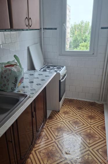 Apartament cu 2 camere semidecomandat în Giurgiului