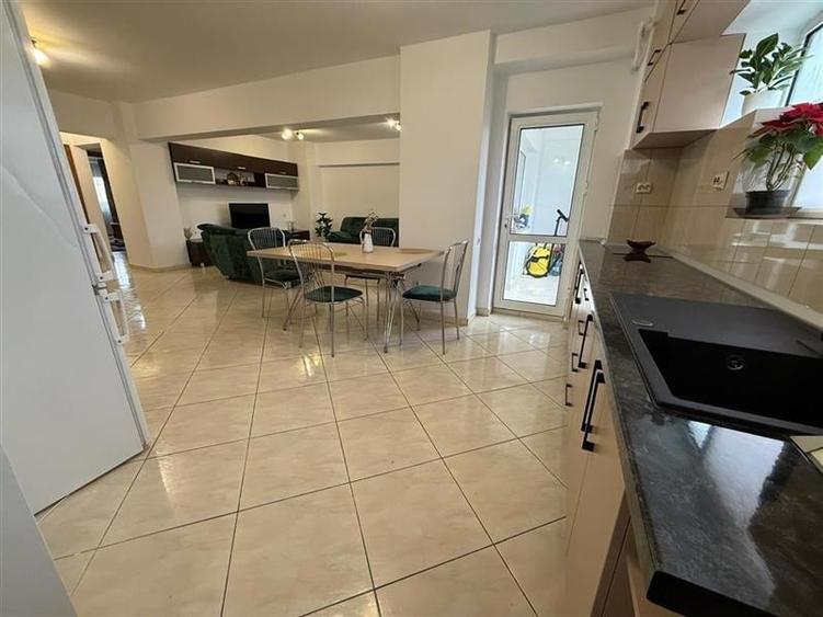 Ultracentral 3 camere decomandate etaj 2! - 6