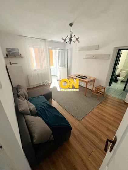 Apartament 3 camere, renovat, etaj 3, Cetate, langa Parcul Unirii Apartament 3 camere, renovat, etaj 3, Cetate, langa Parcul Unirii