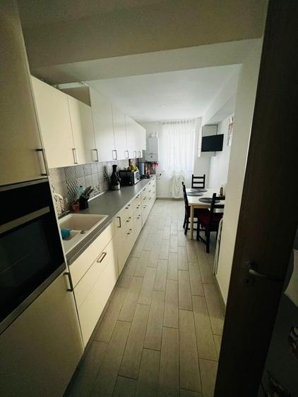 Vânzare Apartament cu parcare privata - 2