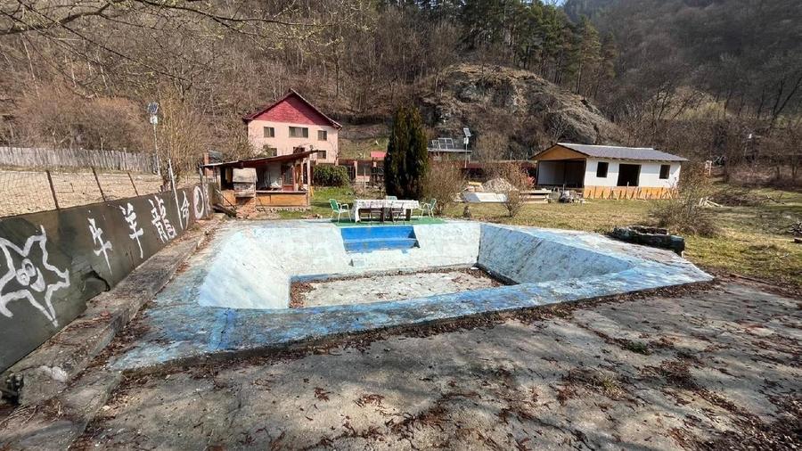 Teren SUPERB - 470 mp - pe malul Lotrului, Brezoi, Valcea - 1