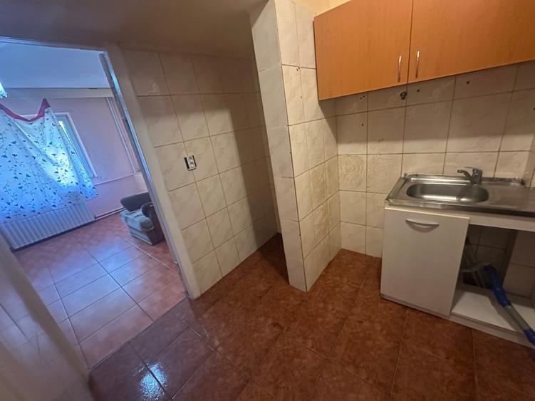 Garsoniera 21 mp - zona CET - 32.000 euro negociabil (Cod E8) - 10