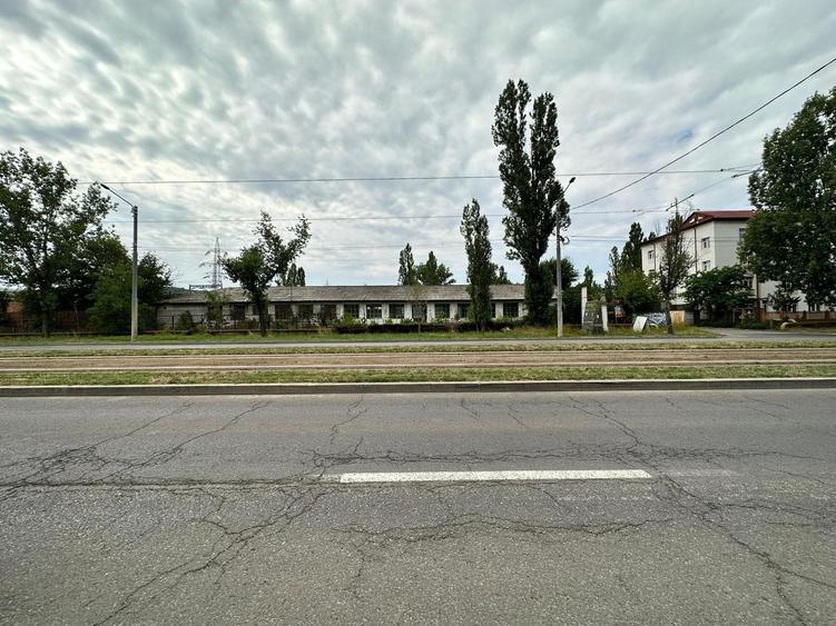Teren/ platforma, 700mp, front 70m Calea Chisinaului - 2
