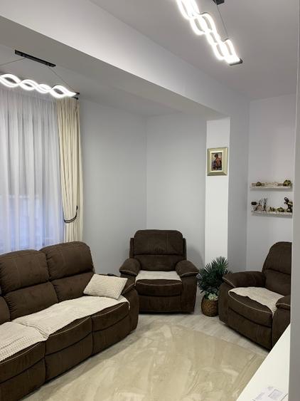 Apartament cu 3 camere decomandat, mobilat în Central