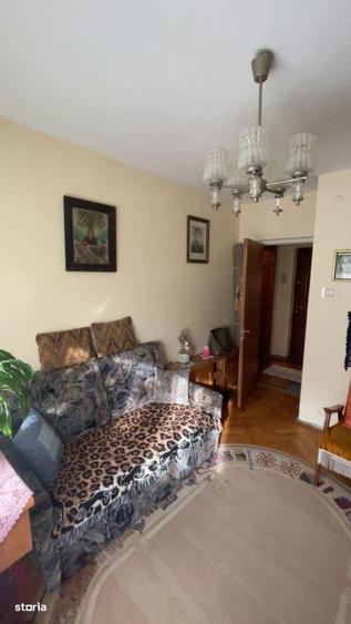 Apartament cu 4 camere decomandat, mobilat în Central