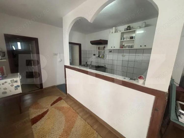 Casa de vanzare, pozitionata excelent, ideala pentru relaxare, sau relocare - 2