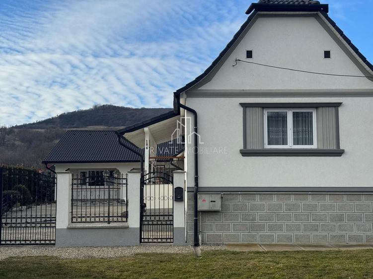 Casa ultramoderna de vanzare in Hetiur - 1