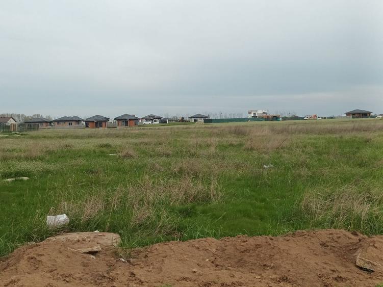 Teren intravilan 375 mp, utilitati la lot, 300 m DJ401 - 5