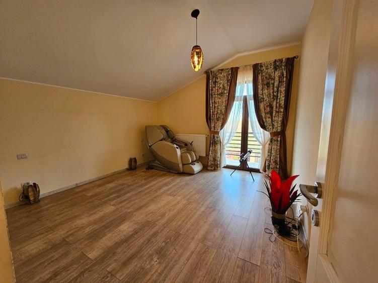 Vila ideală pentru familie, cu panouri fotovoltaice, situată în livadă - 10