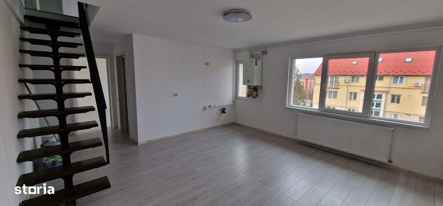 DIRECT PROPRIETAR ! AP 4 camere ,la mansarda, zona Bdul Mihai Viteazu - 3