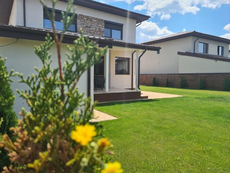 Omnia-Proprietati alese! Casa mare, curte mare, terasa mare, birou. Superlativ! - 1