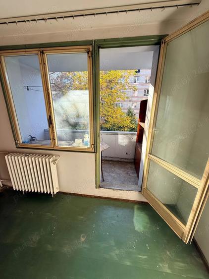 Proprietar, vand apartament 3 camere, situat in strada Aleea Callatis, bloc A14, et.1 4,anul constru - 5