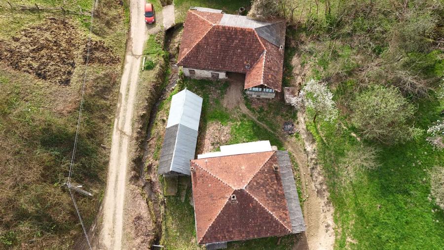 Vand casa cu gradina + padure + teren arabil - 2