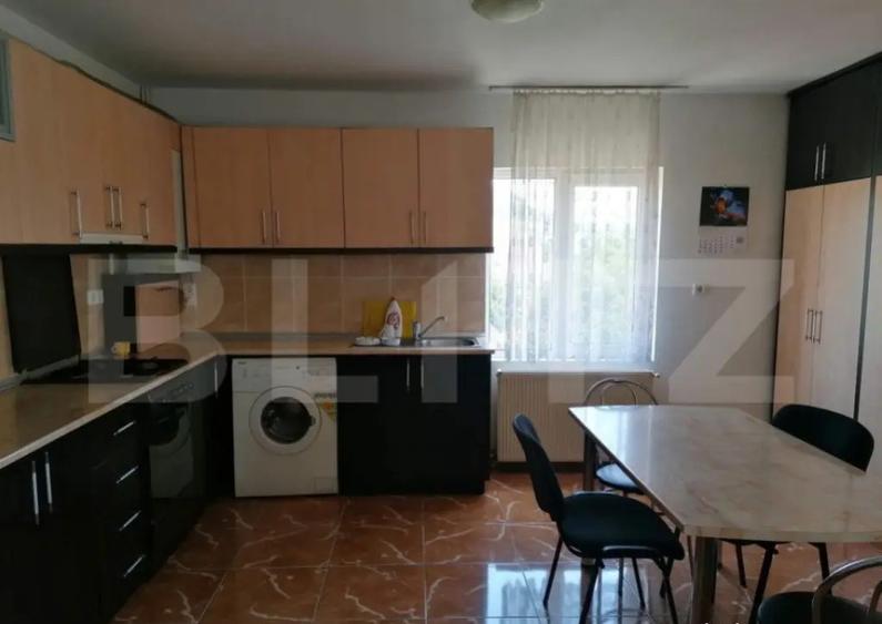 Apartament spatios de vanzare, 5 camere, 93 mp, zona Hotel D - 6