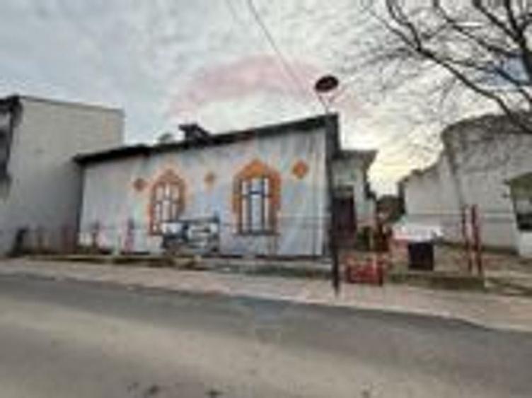 Casa de vanzare in zona ultracentrala si 736mp teren Constanta - 2