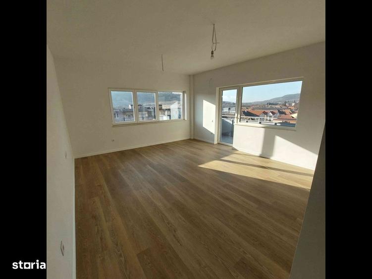 Persoana fizica , vand apartament deosebit. - 10