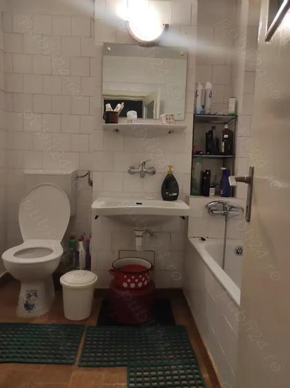 Apartament cu 4 camere decomandat în Central
