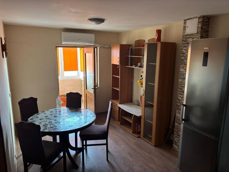Vand apartament doua camere decomandat etaj 2 - 2