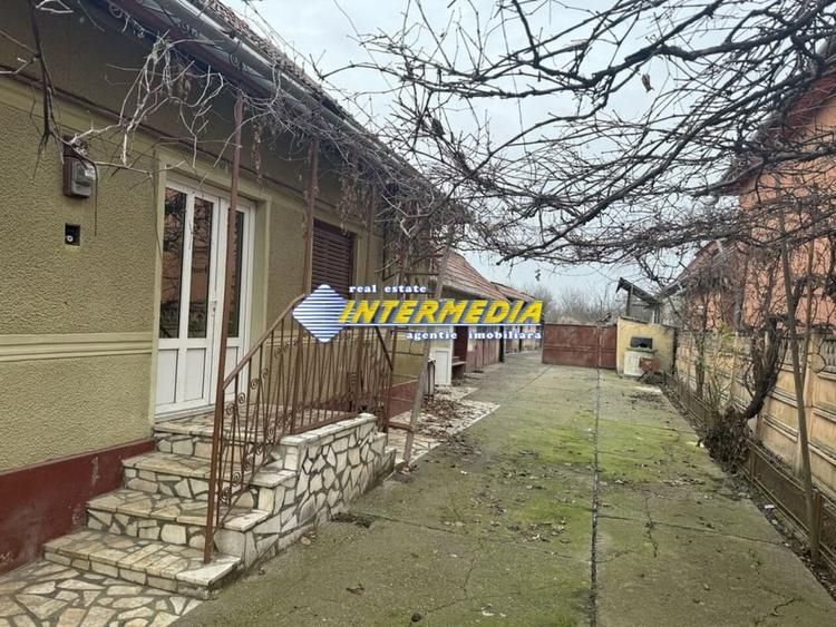 Casa de vanzare in Sard cu 1890 mp teren imprejmuita si toate utilitatiile - 1