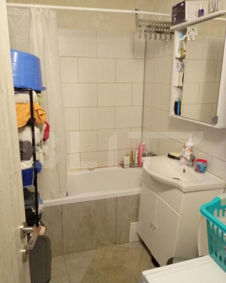 Apartament semidecomandat 50 mp, Micro 4, etaj 4 scara - 4