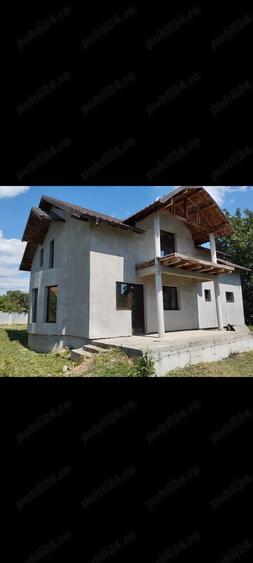 Vand casa la rosu - 3