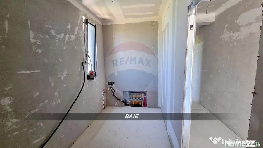 Casă cu 5 camere cu Teren 900 Mp în Mocira