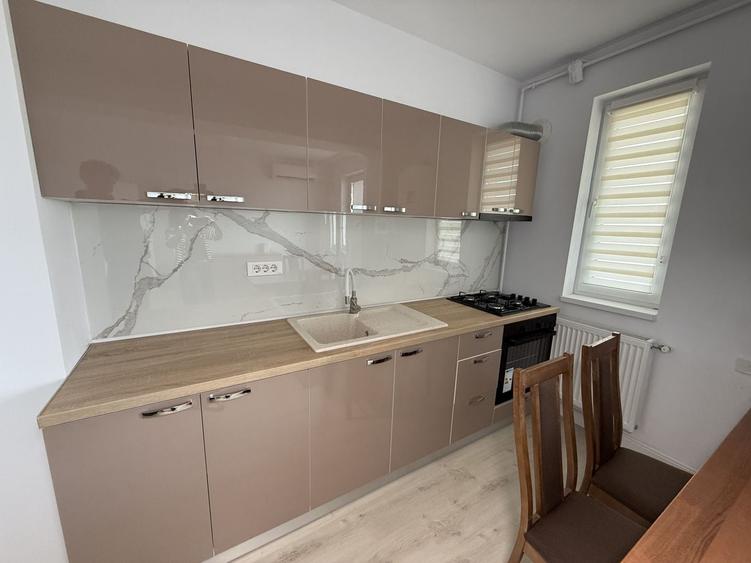 Apartament cu 2 camere semidecomandat, mobilat în Colentina