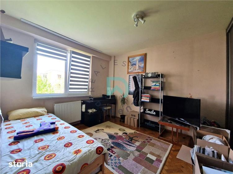 Apartament cu 3 camere decomandat în Griviței
