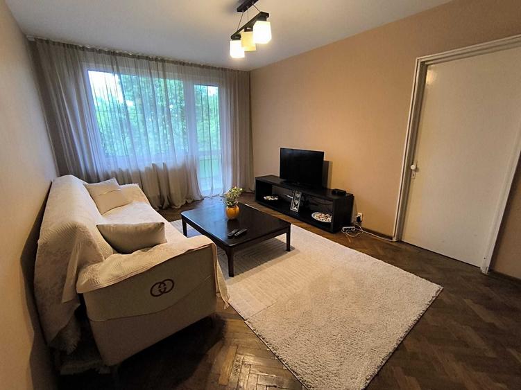 Apartament cu 4 camere semidecomandat în Micro 4