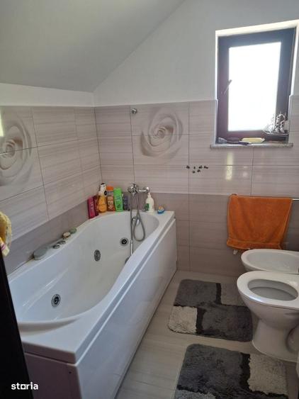 Casă cu 4 camere în Hudum