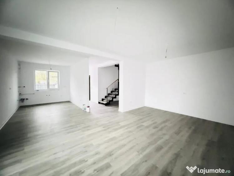 Casă cu 4 camere cu Teren 16 Mp în Utvin